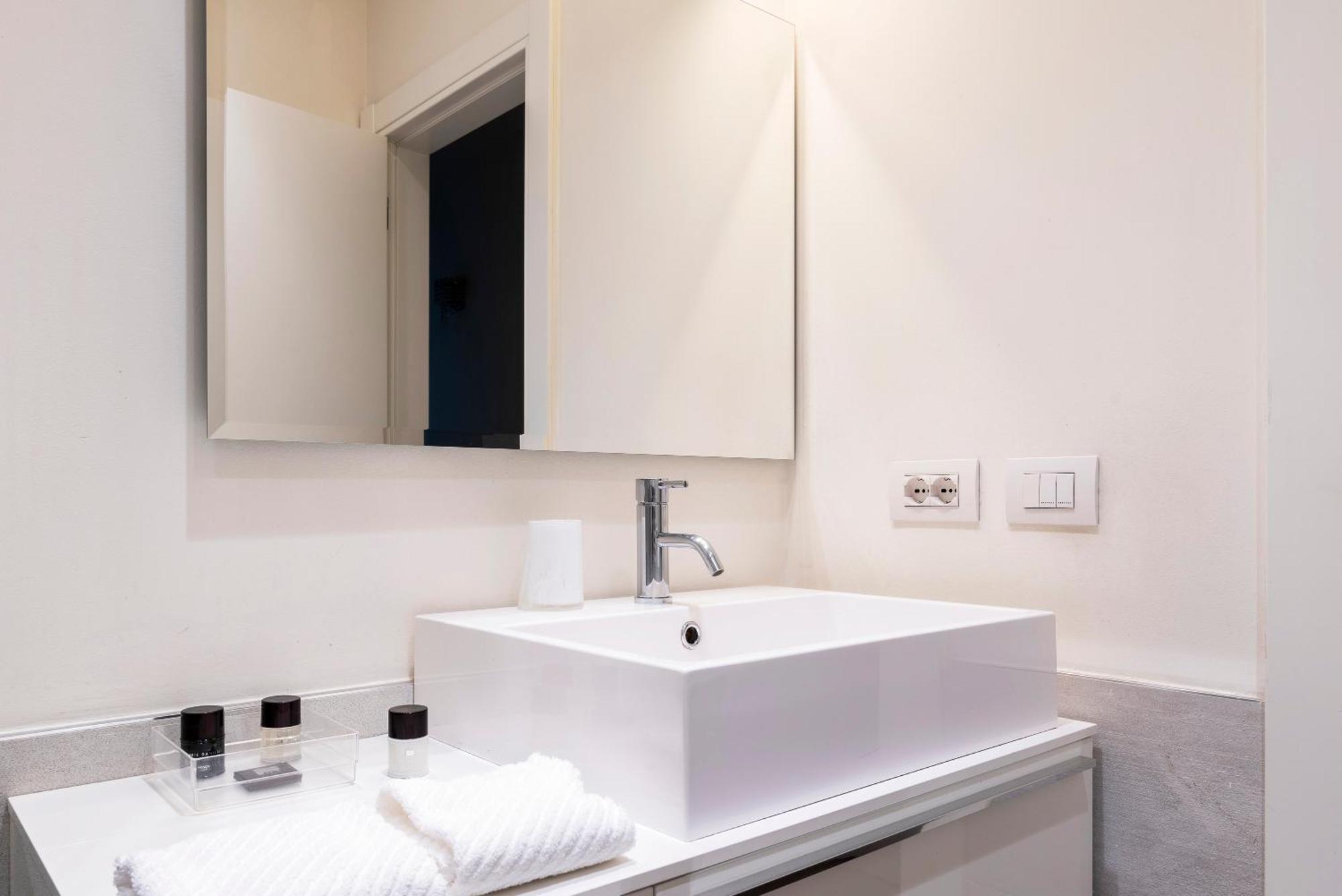 Apartamento Fifty Eight Milan Duomo Exterior foto